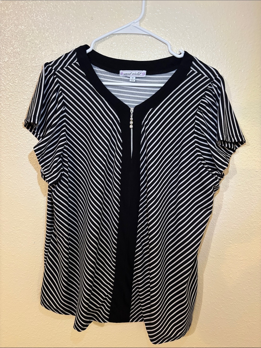 Sweet Violet Striped Black & White Short Sleeve Top with Front Zip Size 2X